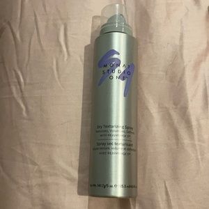 Monat dry texturizing spray